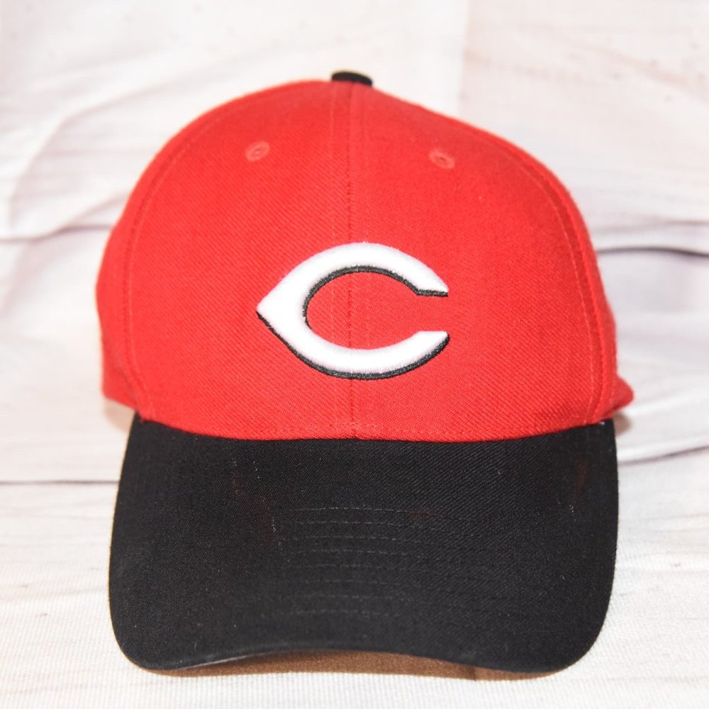 Twins Enterprises Cincinnati Reds 2-Tone Classic Strapback Cap Hat